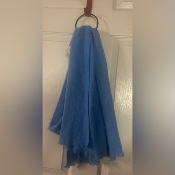 🔴 3/$12 No Boundaries Blue Blanket Scarf! NWT! - Picture 3 of 6